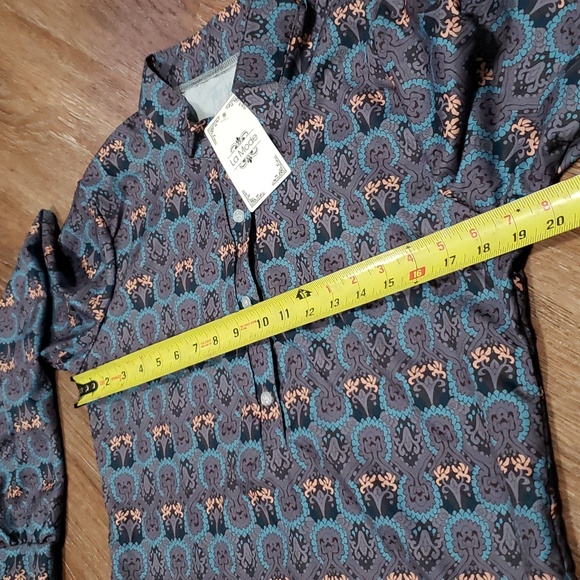 (M) NWT La Mode Gray & Teal Abstract Button-Front V-Neck Top Business Casual - Picture 7 of 10